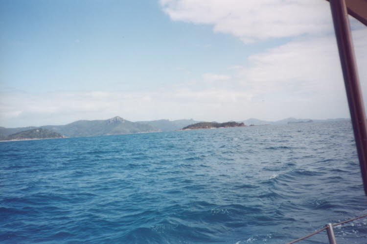 WS2000_090_oz_-c_Whitsunday_Cairn_and_Esk_Island