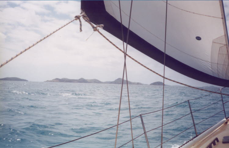 WS2000_098_oz_-c_Hamilton_island_from_near_Lindeman